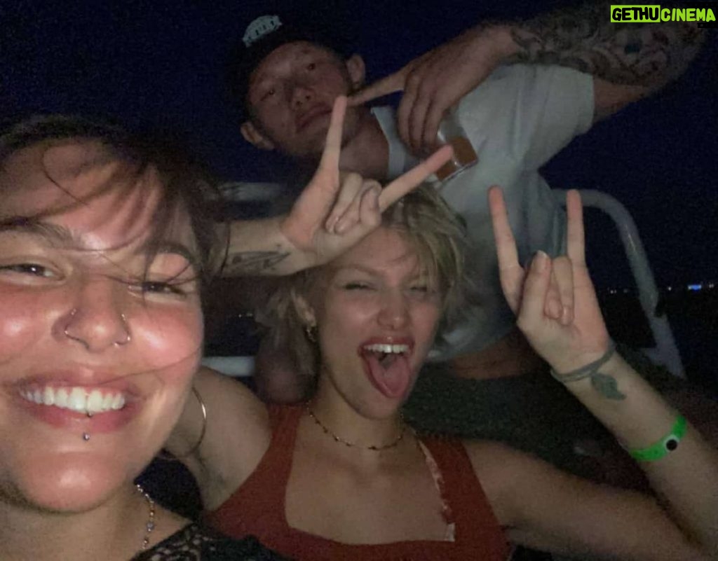 Grace VanderWaal Instagram - We meet friends on boat