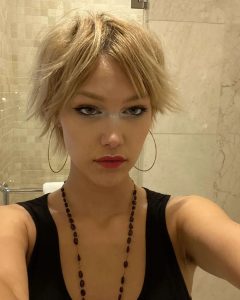 Grace VanderWaal Instagram - Alexa play Mother Mother