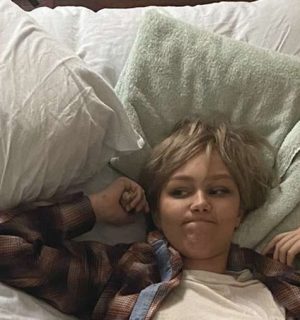 Grace VanderWaal Instagram - 😐 -Olivia .