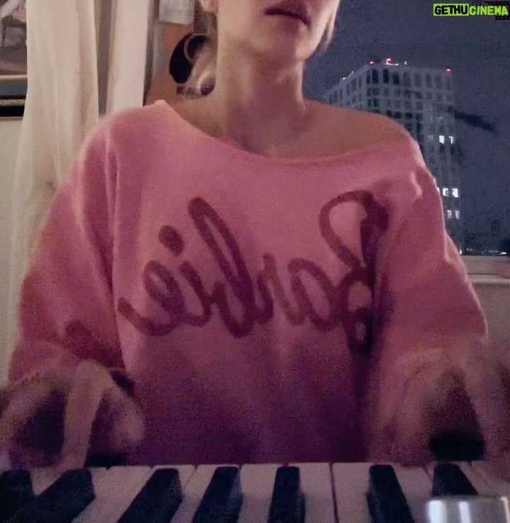 Grace VanderWaal Instagram - I’m doing too much but we love drama in this house🤷🏼‍♀️ arrangement inspired by @selenabrills !!!!