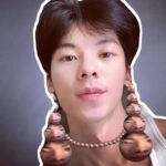 Greg Hsu Instagram - 回顧了一下前一段時間的照片。 宅在家的日子 大家血液裏的快樂指數應該都降了不少 對於平時有在宅的人來說應該是不降反升 家長們的血壓應該是升了不少 但速。 為了不辜負所有醫護、防疫人員們的辛勞。 我們再堅持ㄧ下 不如，趁此時 培養一個對你來說從沒有想過、或是之前覺得有可能想做的興趣。 例如： 喜歡做菜是ㄧ種興趣 看別人做菜也是一種興趣 看別人做菜做的很辛苦不幫忙也是一種興趣 打別人也是一種興趣 （亂講的請勿參考） 想辦法苦中做樂的人 才是贏家 數字降了不代表可以鬆一口氣，跟血壓不一樣 莫焦慮、莫恐慌，口罩酒精帶好，平靜ㄉ等待，當個有感覺的人就好。 端午連假減少流動之必要 但在家該動的還是要動 免疫力拉起來 數字降到最低，你的血壓才會降低 快樂指數才會提升🙌 真的不知道有什麼興趣 就自拍吧 觀察自己也是一門哲學 在家片單附贈一下 祝你們平安健康。