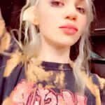 Grimes Instagram - The cyborg popstar I play in CYBERPUNK2077 just released an album! —-Link in bio (Music by Grimes and friends) / ————-For now only on Apple Music cuz they generously cleared the samples 4 me 🧚🏻‍♀️🧨🦛 Mordor