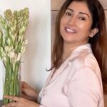 Gungun Uprari Instagram - My life runs on sets - different locations and cities, exploring food and work-life balance. As much as I love it comes with a cost‼️ Dark circles The only regular thing I do is follow my ritual, using the new @lorealparis Glycolic Bright Eye Serum ❤️ I use it twice a day and my dark circles have shown a significant difference in just 2 weeks. Do try it for yourself and let me know in the comments..... Get exciting offers on L’Oreal Paris skincare checkout on Amazon. Check it out. . . . . #NewGlycolicBrightEyeSerum #GlycolicBrightEyeSerum #newlaunch #eyeserum #darkcircles #darkcirclesundereyes #eyecream #LorealParis #LorealParisIndia #ad