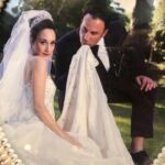 Gupse Özay Instagram – En romantik ve en aşk dolu düğün fotoğrafları ‘Eltilerin Savaşı’ filminde. #eltilerinsavaşı 31 Ocak’ta sinemalarda. 👰🏻🤵🏻