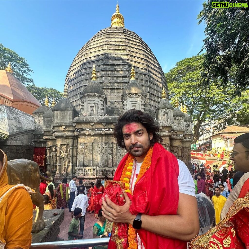Gurmeet Choudhary Instagram - Jai Maa Kamakhya ✨❤️🙏🏻 Happy Ashtami to everyone Sending all good vibes and blessings to you and your loved ones on this auspicious day!! . . . #aasam #guwahati #kamakhya #maa Kamakhya Temple Guwahati Assam
