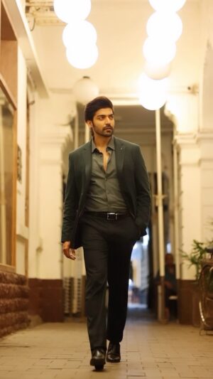 Gurmeet Choudhary Instagram - Vibe hai! Vibe hai! 
#saturdayvibes 😎
.
Outfit - Monochrome blazer, shirt and trousers - @tommyhilfiger 

Fashion Directed by: @thebongmunda 
📸 : @sk_.click 
Managed by : @jeevitaoberoi 
.
.
#style #faishon #trending #reels #gc