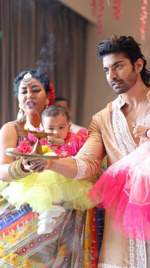 Gurmeet Choudhary Instagram - Blessing your feed with our Bappa’s puja 🙏🙏
#BestMoments 
.
.
#puja #ganpatibappamorya