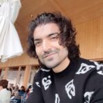 Gurmeet Choudhary Instagram - Out and About to explore this stunning city #zurich 🖤👌🏻 . . @myswitzerlandin @visitzurich #INeedSwitzerland . . #travel #reelsinstagram #reels #swiss #switzerland Zürich, Switzerland