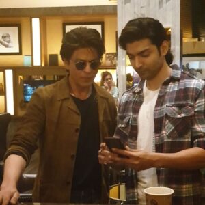 Gurmeet Choudhary Instagram - You were born, and the world became a better place @iamsrk🎉❤️
Happy Happy Forever to my inspiration and the one I always look up tooo!!! 
#happybirthdaysrk