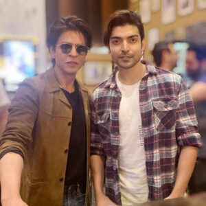 Gurmeet Choudhary Instagram - You were born, and the world became a better place @iamsrk🎉❤️
Happy Happy Forever to my inspiration and the one I always look up tooo!!! 
#happybirthdaysrk
