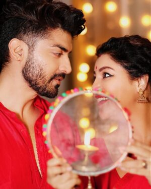 Gurmeet Choudhary Instagram - A lifetime of joy, love, and intimacy ✨❤️
Happy Karwa-Chauth from us to you all 🌙🙏🏻
.
📸: @sk_.click 
.
.
#happykarwachauth #love #blessings