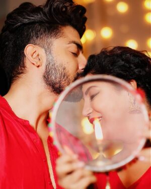 Gurmeet Choudhary Instagram - A lifetime of joy, love, and intimacy ✨❤️
Happy Karwa-Chauth from us to you all 🌙🙏🏻
.
📸: @sk_.click 
.
.
#happykarwachauth #love #blessings