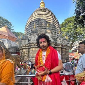 Gurmeet Choudhary Instagram - Jai Maa Kamakhya ✨❤️🙏🏻
Happy Ashtami to everyone
Sending all good vibes and blessings to you and your loved ones on this auspicious day!! 
.
.
.
#aasam #guwahati #kamakhya #maa