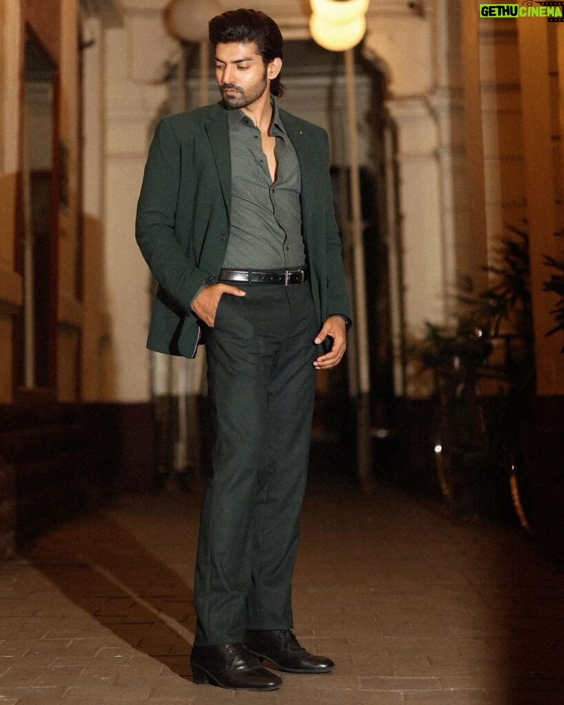 Gurmeet Choudhary Instagram - Setting the mood right 🫶 . Outfit - Monochrome blazer, shirt and trousers - @tommyhilfiger Fashion Directed by: @thebongmunda 📸 : @sk_.click Managed by : @jeevitaoberoi