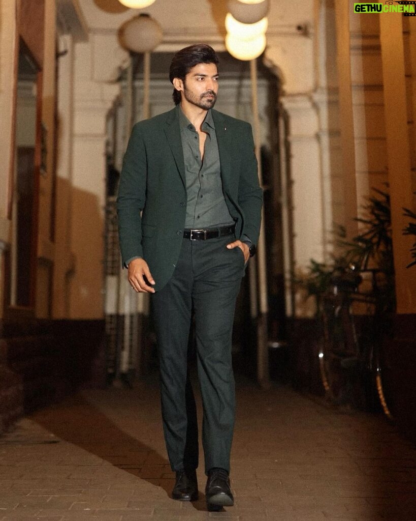 Gurmeet Choudhary Instagram - Setting the mood right 🫶 . Outfit - Monochrome blazer, shirt and trousers - @tommyhilfiger Fashion Directed by: @thebongmunda 📸 : @sk_.click Managed by : @jeevitaoberoi