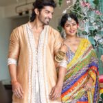 Gurmeet Choudhary Instagram - Bappa is home ❤️ “Ganpati Bappa Moreya” Happy Ganesh Chaturthi to everyone, have faith and stay blessed 🙏 Styledby: @stylebysugandhasood Outfitby: @mardbyabusandeep Debinas outfit : Styledby: @stylebysugandhasood @teamsugandhasood Outfitby: @gulabobyabusandeep Jewellery: @rimayu07 . . . . #ganpatibappamorya