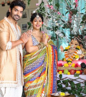 Gurmeet Choudhary Instagram - Bappa is home ❤️
“Ganpati Bappa Moreya” 
Happy Ganesh Chaturthi to everyone, have faith and stay blessed 🙏

Styledby: @stylebysugandhasood
Outfitby: @mardbyabusandeep

Debinas outfit : Styledby: @stylebysugandhasood
@teamsugandhasood
Outfitby: @gulabobyabusandeep
Jewellery: @rimayu07 

.
.
.
.
#ganpatibappamorya
