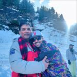 Gurmeet Choudhary Instagram - Grateful for the incredible journey on set with my director @sidharth_sengupta ❤️🤗 . His passion, guidance, and love have made every moment unforgettable. 🎬💫 #yehkaalikaaliankhein #DirectorLove #OnSetMagic Manali, Himachal Pradesh