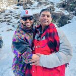 Gurmeet Choudhary Instagram - Grateful for the incredible journey on set with my director @sidharth_sengupta ❤️🤗 . His passion, guidance, and love have made every moment unforgettable. 🎬💫 #yehkaalikaaliankhein #DirectorLove #OnSetMagic Manali, Himachal Pradesh