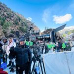 Gurmeet Choudhary Instagram - Grateful for the incredible journey on set with my director @sidharth_sengupta ❤️🤗 . His passion, guidance, and love have made every moment unforgettable. 🎬💫 #yehkaalikaaliankhein #DirectorLove #OnSetMagic Manali, Himachal Pradesh