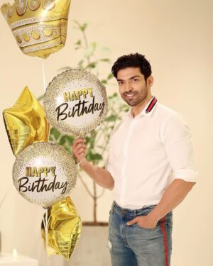 Gurmeet Choudhary Instagram - Appreciating all the love and wishes ❤️🙏🏻
Celebrating life with gratitude 🥳🎊
.
.
.
.
#happybirthdaytome #happybirthday