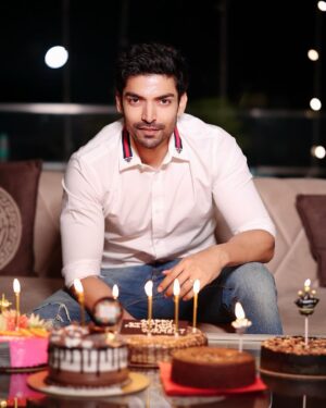 Gurmeet Choudhary Instagram - Appreciating all the love and wishes ❤️🙏🏻
Celebrating life with gratitude 🥳🎊
.
.
.
.
#happybirthdaytome #happybirthday