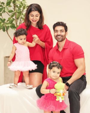Gurmeet Choudhary Instagram - You see those two little girls that’s our heart beating outside our body!!! 
Valentines from now on is a group of four in love with each-other for infinity ♾️🥰❤️✨🧿
#HappyValentinesDay from us to you all even the ones who are amazingly single and loving life to the fullest 😉