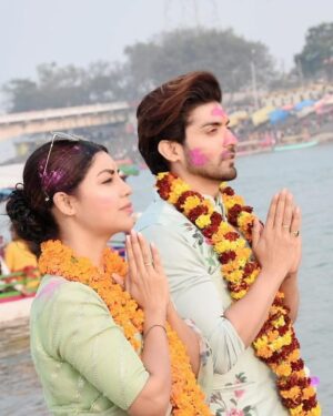 Gurmeet Choudhary Instagram - The connection is eternal …. From learning from books to being blessed to be playing ( Ram- Sita ) on screen to visiting Ram JANMABHOOMI Ayodhya and today witnessing Pran pratishtha in our this lifetime .. truely truely blessed 
.
#jaishreeram #pranprathista #ayodhya #ramayan #sitaram