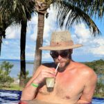 Gustavo Marsengo Instagram - Primeiro dia no @malaimansoresort As coisas estão difíceis por aqui… E tendem a piorar 😂 Malai Manso Resort