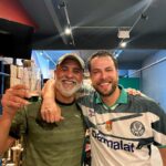 Gustavo Marsengo Instagram - Para eternizar o momento e atualizar o bucket list. Beijo na careca de São Marcos ✔️ E com direito a assistir Parmera e curintia, com ele, no buteco, tomando uma cervejinha. Séloko. O aniversário foi do meu pai, mas quem ganhou o presente fui eu. Mentira pai, vc ganhou um tbm (última Foto) Sao Marcos
