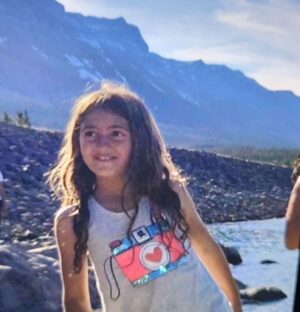 Haala Shiha Instagram - The purest love ,my support, my four diamonds 🌟🌟🌟🌟,and my most peaceful place 🤍 , 
Years of motherhood, 
Yes, it takes a lot of work , but still, I enjoyed it, 
Cherish every moment with your kids ,cus one day we'll miss them around ,when they will get busy discovering their own journey, ✌️🤍
#motherhood #mother #purelove