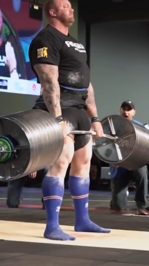Hafþór Júlíus Björnsson Instagram - Throwback to @thorbjornsson breaking the then Elephant Bar Deadlift world record with a 1041lb lift at the Arnold Strongman Classic in 2018 🤩 

We can’t wait to welcome him back to action in March! 💪 

Get your tickets to the Arnold Strongman Classic via the link in bio.
