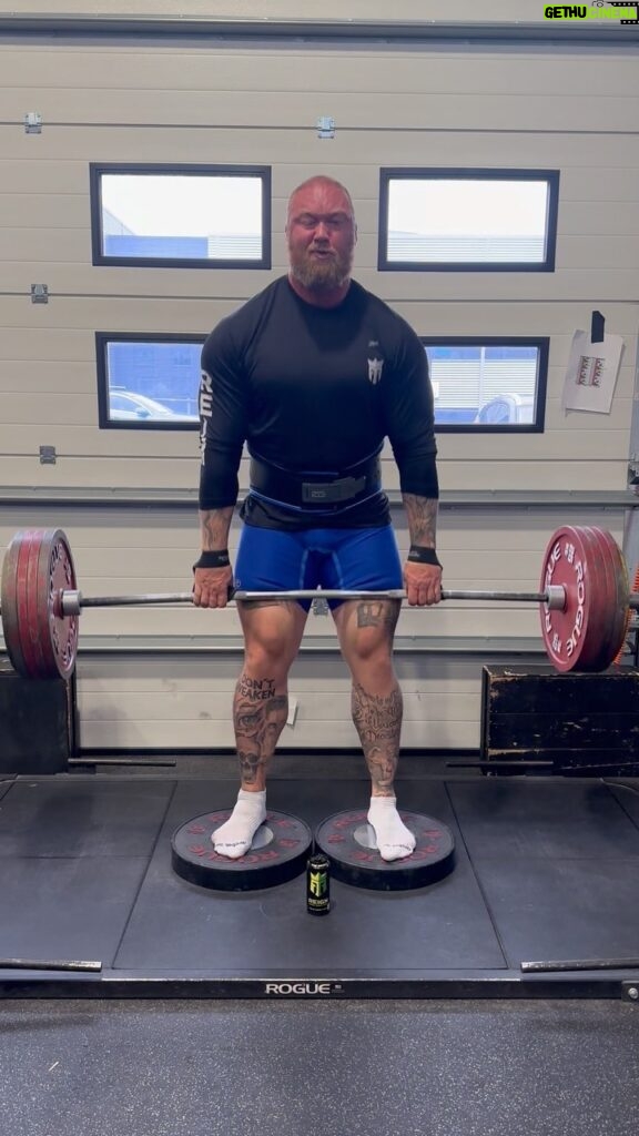 Hafþór Júlíus Björnsson Instagram - Paused deficit 250kg 3x3 deadlift! @reignbodyfuel