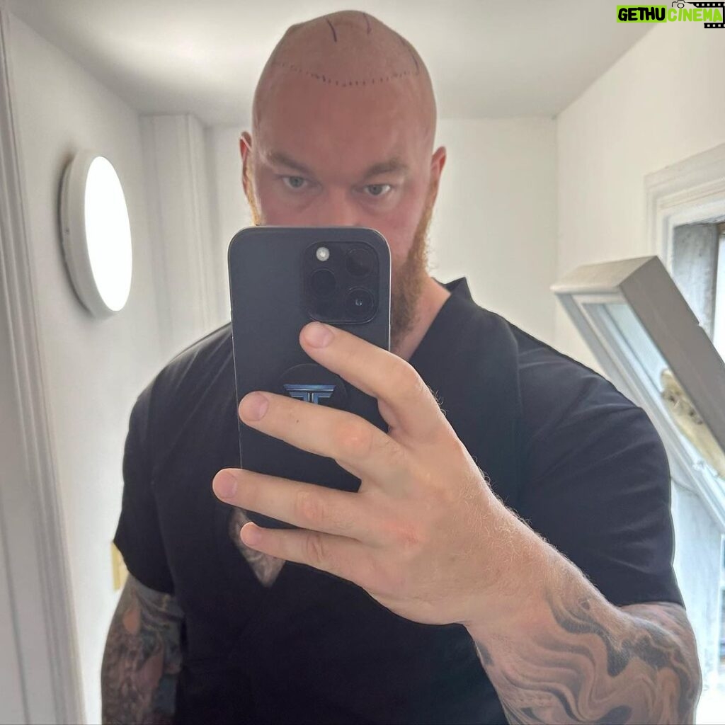 Hafþór Júlíus Björnsson Instagram - New look 👀 @vincihair