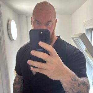 Hafþór Júlíus Björnsson Instagram - New look 👀 @vincihair