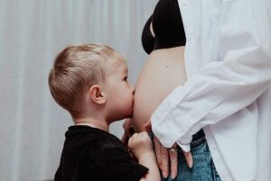 Hafþór Júlíus Björnsson Instagram - Life is precious and I couldn’t be happier to announce that our family is growing bigger. Kelsey is 19 weeks pregnant with a healthy child who we cannot wait to meet! Ps @kelc33 doesn’t wanna know the gender this pregnancy so you all gotta wait just like me! 🙃❤️ Almost 13 minute long video up on YouTube where we speak about our journey and difficulties in getting pregnant.