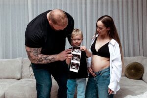 Hafþór Júlíus Björnsson Instagram - Life is precious and I couldn’t be happier to announce that our family is growing bigger. Kelsey is 19 weeks pregnant with a healthy child who we cannot wait to meet! Ps @kelc33 doesn’t wanna know the gender this pregnancy so you all gotta wait just like me! 🙃❤️ Almost 13 minute long video up on YouTube where we speak about our journey and difficulties in getting pregnant.