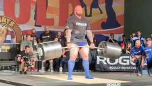 Hafþór Júlíus Björnsson Instagram - #flashbackfriday to @thorbjornsson breaking the Elephant Bar Deadlift world record with a 1046lb pull at the 2019 Arnold Strongman Classic! #arnoldstrongmanclassic #strongman #deadlift #fbf #flashback