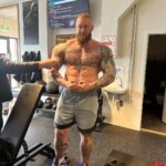Hafþór Júlíus Björnsson Instagram - Not bad for a fat guy. 177kg and still visible abs. #dadbod @thorspowergym