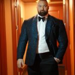 Hafþór Júlíus Björnsson Instagram - THORsday Throwback to the Game of Thrones series finale season premier. @thorbjornsson ⛰️ New York, New York
