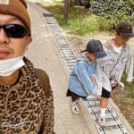 Haha Instagram - 가을이네~ 자자 옷갈입읍시다! 반바지에 후디 딱 2주일봅니다.. 송이 아파서 남자들끼리 나왔네요~ 몸 잘챙기세요~~ 아이폰도 옷갈아입자!! #야만#가을 #브라운#카키 #오늘은초밥