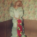 Haha Instagram - 드디어.. 20주년 앨범이 나왔네요.. 고생했어 고은아! 내 옆자리 아이들 옆자리.. 너무 감사하고 대단한일이지만.. 김고은이 있어야할자리.. 무대!! 돌아온걸 축하한다! 성적을 내는것에 초점을 맞추기보다는 노래할때 행복하고 그저 노래하는 가수 별이되길~⭐️✨🌟 타이틀곡 오후 유아~^.~ #startrail #정규6집 #물론성적이나오면고맙지~^.~ #가수 #별 #별이있어야할자리 #무대