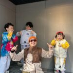 Haha Instagram - 원래 오클리가 좋았지만~ (특히,클래식 선그라스! 내돈내산!내건 구하는게 쉽지않아여~ 90년대 제품이여서요~ 어렵게 구하는거에요.. 야만야만 우리 마누라는 저팔계 안경이라고 부르지만 그 시대에선 패션 잇템이였어요! 역시 유행은 돌고도나 보네요~ ㅎㅎㅎㅎㅎ 그리고 전 특히 로드맨이 착용했던걸 조아해요~❤️) 이번에 오클리에서 절 잘봐 주셔서 잔뜩 보내주셨네요! 실제로 전 오클리 쇼핑을 자주해요~ 제 선그리 문의하시는 분들도 많으셔서 나중에 한번 오클리 선글라스 정보 한번 쫙 풀게요~~^^ 여튼. 밀리터리룩(아메리칸 스나이퍼 느낌?)비스무리하게 흉내내려다.. 실패!!!! ㅇㅈㅇㅈ ㅋㅋㅋㅋ 역시 피지컬이 중요해.. 그래도~ 하하는 겁쟁이여도 드소송 아빠는 겁쟁이아니야!❤️‍🔥❤️‍🔥 사랑해 드소송! 사랑해 오클리! #광고 인듯 광고 아닌듯 광고같은 광고~ #오클리 #하하 #크로스