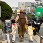 Haha Instagram - 원래 오클리가 좋았지만~ (특히,클래식 선그라스! 내돈내산!내건 구하는게 쉽지않아여~ 90년대 제품이여서요~ 어렵게 구하는거에요.. 야만야만 우리 마누라는 저팔계 안경이라고 부르지만 그 시대에선 패션 잇템이였어요! 역시 유행은 돌고도나 보네요~ ㅎㅎㅎㅎㅎ 그리고 전 특히 로드맨이 착용했던걸 조아해요~❤️) 이번에 오클리에서 절 잘봐 주셔서 잔뜩 보내주셨네요! 실제로 전 오클리 쇼핑을 자주해요~ 제 선그리 문의하시는 분들도 많으셔서 나중에 한번 오클리 선글라스 정보 한번 쫙 풀게요~~^^ 여튼. 밀리터리룩(아메리칸 스나이퍼 느낌?)비스무리하게 흉내내려다.. 실패!!!! ㅇㅈㅇㅈ ㅋㅋㅋㅋ 역시 피지컬이 중요해.. 그래도~ 하하는 겁쟁이여도 드소송 아빠는 겁쟁이아니야!❤️‍🔥❤️‍🔥 사랑해 드소송! 사랑해 오클리! #광고 인듯 광고 아닌듯 광고같은 광고~ #오클리 #하하 #크로스