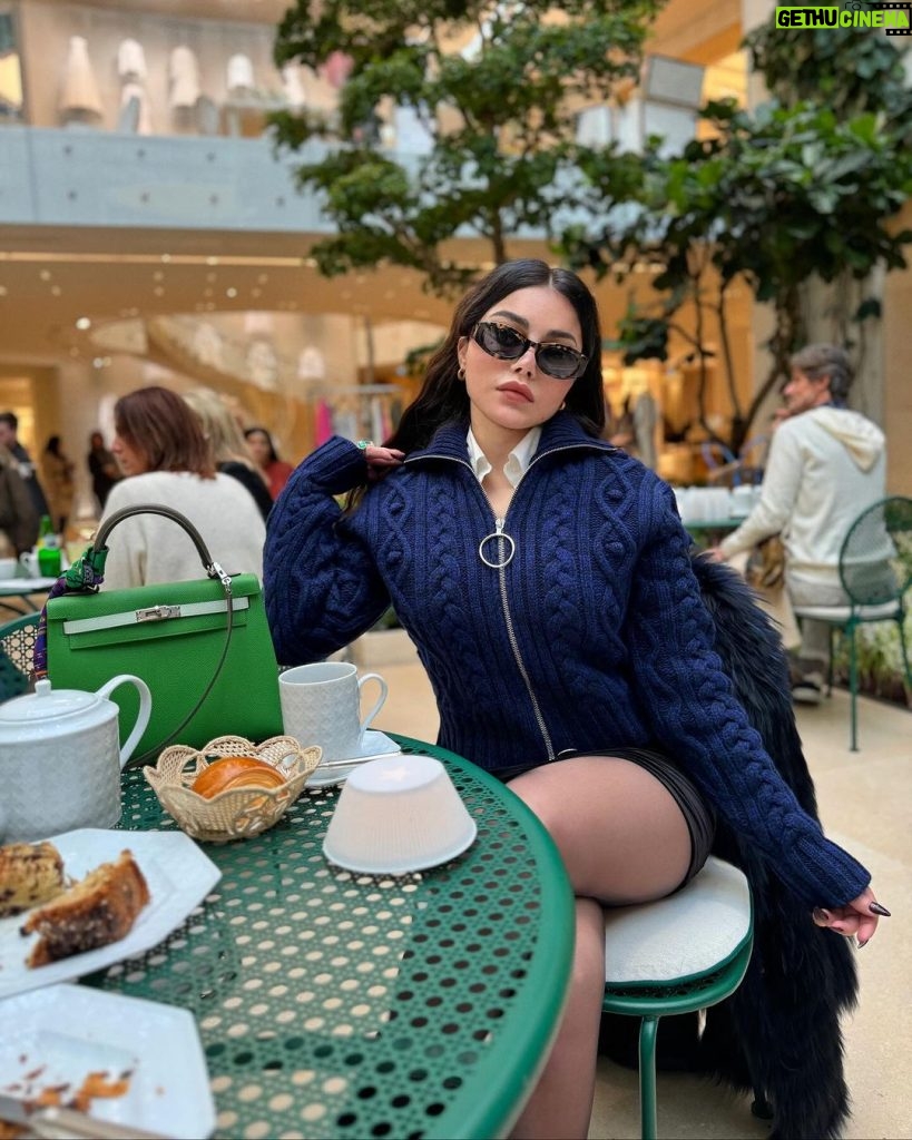 Haifa Wehbe Instagram - Bisous 💋 #haifawehbe Dior