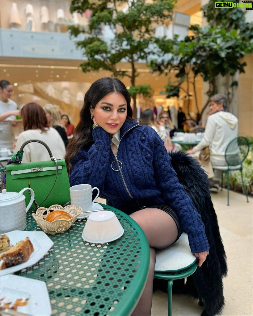 Haifa Wehbe Instagram - Bisous 💋 #haifawehbe Dior