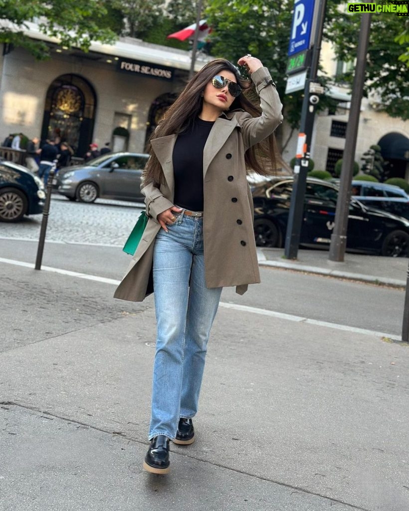 Haifa Wehbe Instagram - Salut! 🇫🇷♥️ #haifawehbe Paris, France
