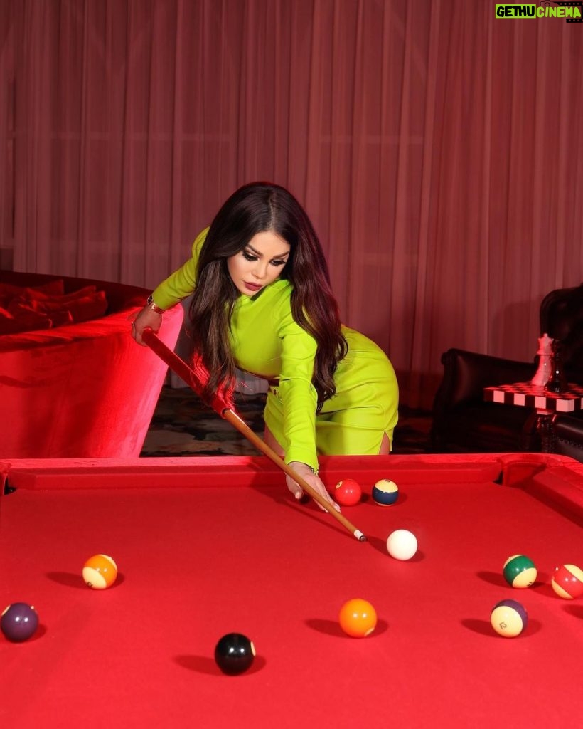 Haifa Wehbe Instagram - Stick With Me 😋🎱 #haifawehbe