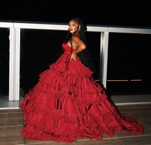 Halle Bailey Instagram - wow 🥹2023 is a year i will never ever forget ♥️looking back on this year i can’t believe this is my life, i’m so thankful to God 💕🥲also thankful to all of you for your unwavering support. let’s bring in this new year stronger than ever, life is what we make it 👼🏽❤️✨