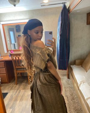 Halle Bailey Instagram - some more bts moments (can’t believe this was almost three years ago)💗…

1.. i found this old video of me i recorded on day 2 of filming part of your world .. face breaking out and all cause nerves lolll happy i have this to look back on 💗

2. under the sea wire work
3. javis last day 
4. jonah & cardboard ariel 
5. daveed & craig 
6. ariel in her rags 
7. last day of under the sea!